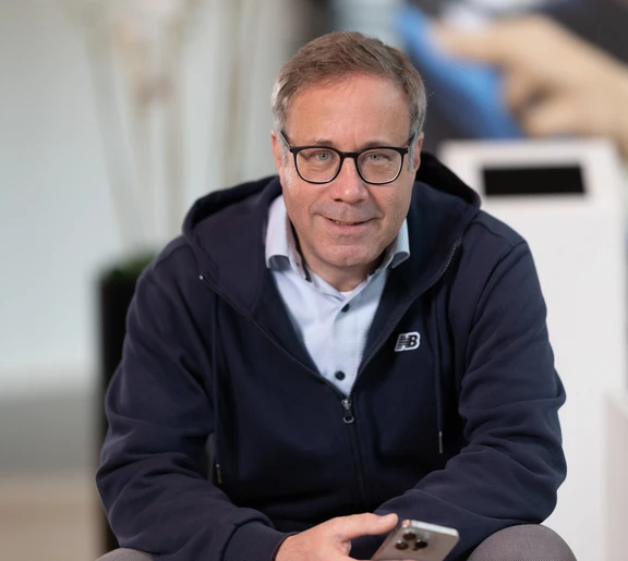 Portrait-tomcom-Thomas-Zeleny.jpg